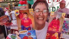 Crianças venezuelanas ganham de Natal boneco de super-herói com a cara de Nicolás Maduro