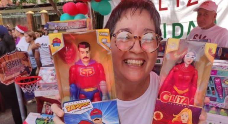 Crianças venezuelanas ganharam de Natal bonecos de um super-herói inspirado em Nicolás Maduro
