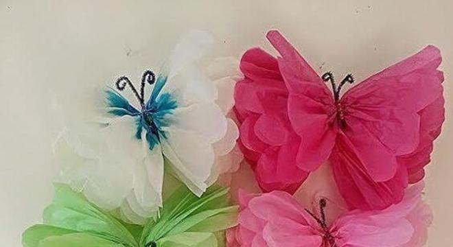 Borboletas de papel crepom coloridas para decorar a festa infantil