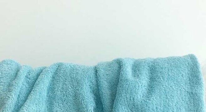 bordados em toalha divertidas ele e ela com desenho de bigode e boca de batom