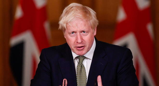 O primeiro-ministro, Boris Johnson, vai pausar algumas restrições sociais