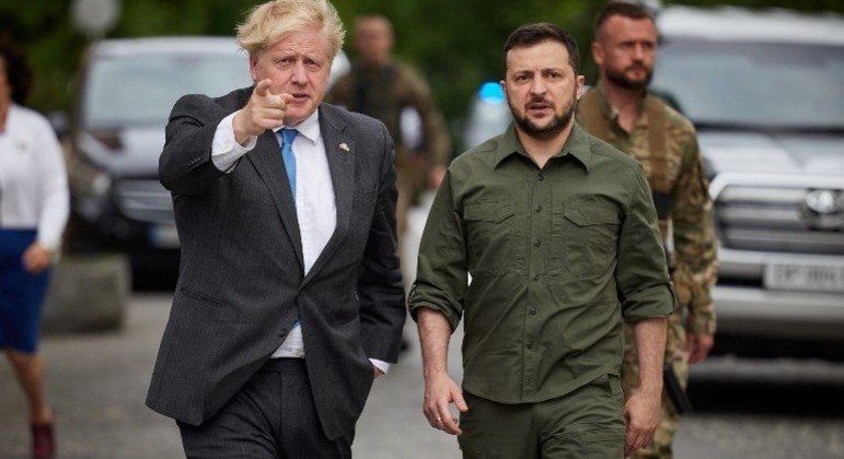 Primeiro-ministro do Reino Unido, Boris Johnson, e presidente da Ucrânia, Volodmir Zelenski