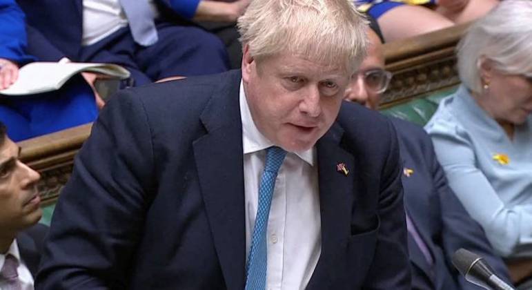 O primeiro-ministro britânico Boris Johnson fala durante debate no Parlamento em Londres
