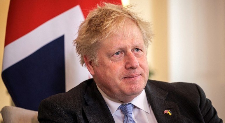 Primeiro-ministro Boris Johnson luta para se manter no comando do Reino Unido
