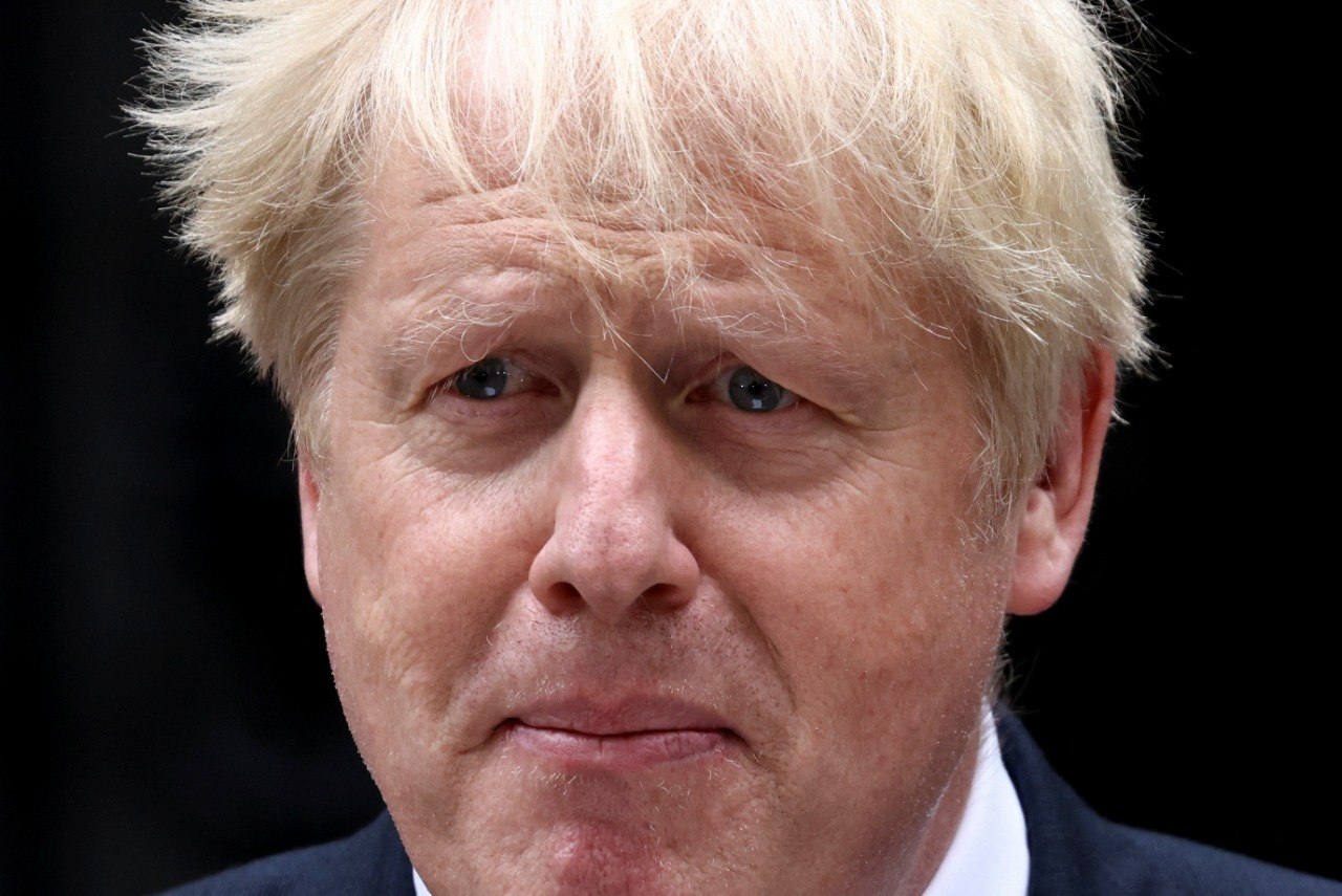 O primeiro-ministro britânico, Boris Johnson, renuncia ao cargo em Downing Street, em Londres