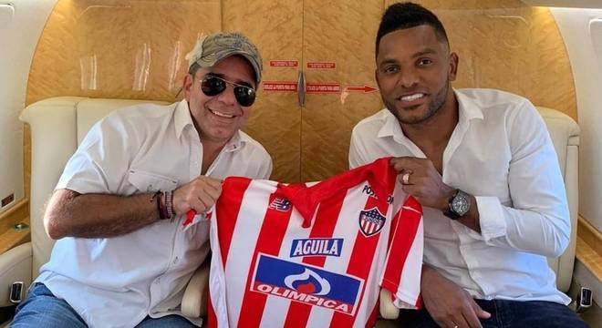Borja viajando para voltar a jogar na Colômbia.  Alívio no Palmeiras