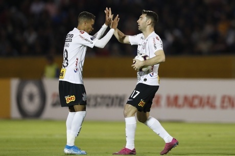 Corinthians enfrenta o Vasco tentando esquecer eliminação
