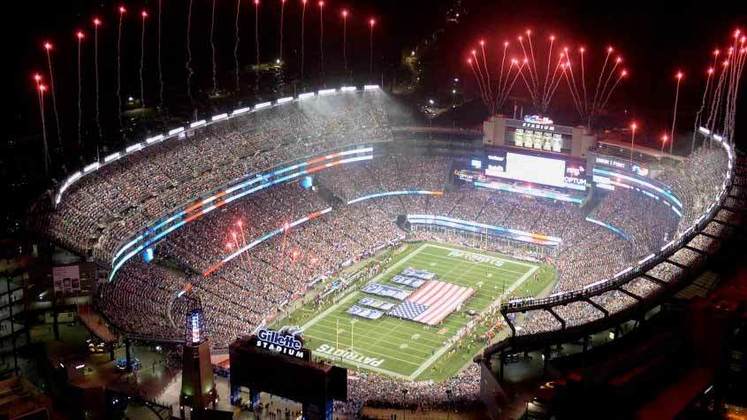 Boston - Gillette Stadium - Casa do New England Revolution, da MLS, e New England Patriots, da NFL, o estádio foi inaugurado em 2002, comporta 68.756 pessoas tem gramado artificial.