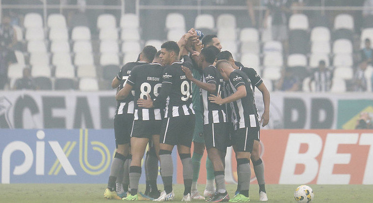Botafogo decepcionou contra o Ceará dentro do Nilton Santos