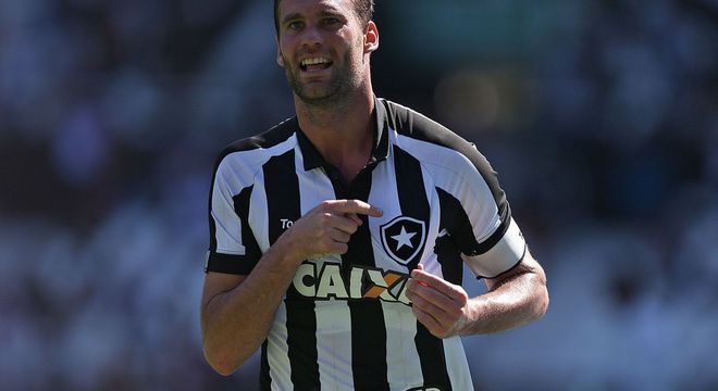 Botafogo teve de abrir mão da liderança de Carli. Falta de dinheiro
