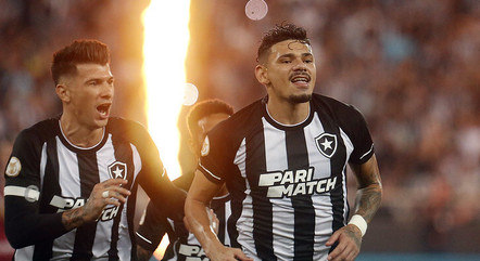 Tiquinho Soares chegou a 20 gols em 2023