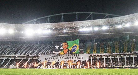 Torcida vem marcando presença no estádio Nilton Santos
