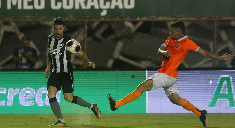 Botafogo e Nova Iguaçu fizeram jogo morno no Luso-Brasileiro