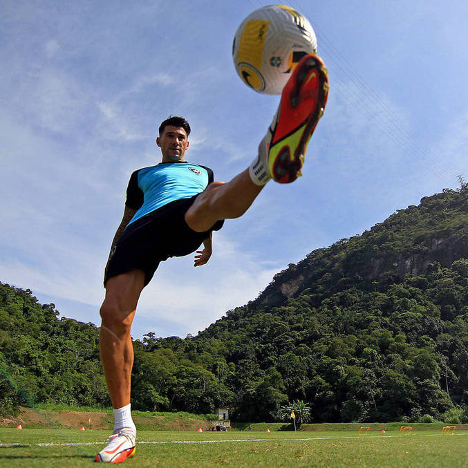 Zagueiro Victor Cuesta retorna ao time após desfalcar na Copa do Brasil