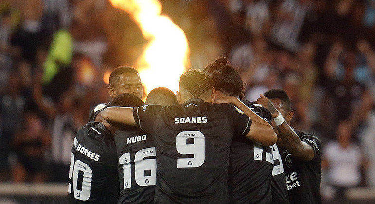 Botafogo venceu o Santos e depende das próprias forças para ir à Libertadores