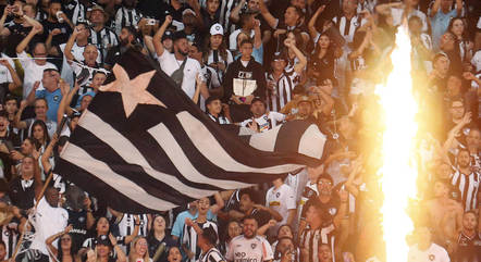 Torcida do Botafogo fez a festa no Nilton Santos