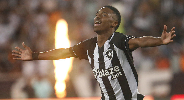 Jeffinho fechou o placar na vitória do Botafogo sobre o Furacão