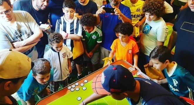 Espaço mantém viva a tradição do futebol de botão em São Paulo - Esportes -  R7 Futebol