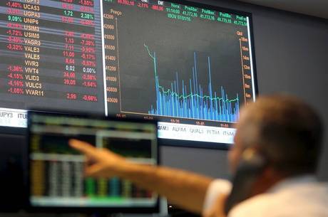 Mercado de ações exige atenção ao noticiário diário