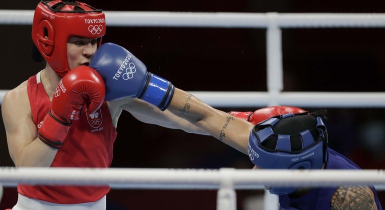 Boxeadora Bia Ferreira é inspiração para meninas e mulheres no