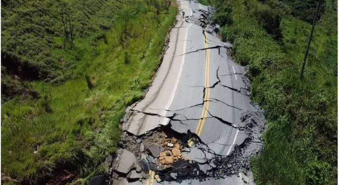 Rodovia foi interditada na altura da cidade de Nova Era (MG)