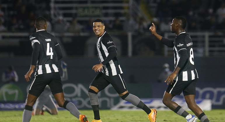 Vinícius Lopes anotou o gol que deu a vitória ao Botafogo