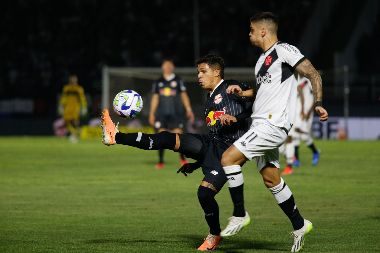 Vasco: Medel sofre amarelo e vai jogar contra o Cruzeiro - Papo na Colina -  Notícias do Vasco da Gama