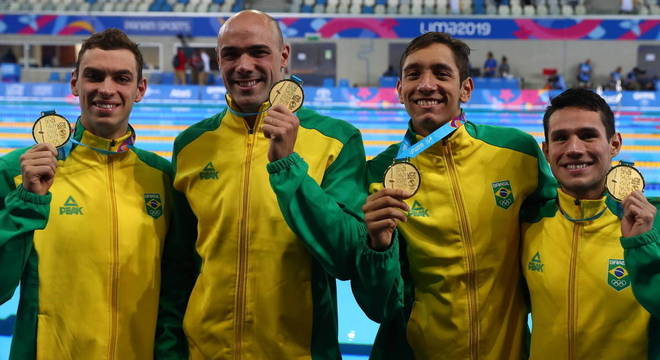 Equipe brasileira do revezamento 4x200 bateu o recorde pan-americano da prova