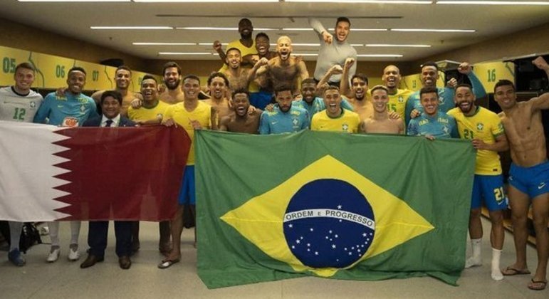 Jogadores do Brasil comemoram a classificação para a Copa. Fácil demais as Eliminatórias