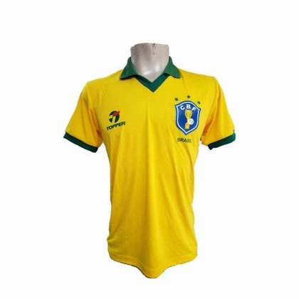 Brasil 1986 (primeiro uniforme) - o site coloca o design 'minimalista' com a gola polo em 'V' de cor verde como os destaques desse uniforme.