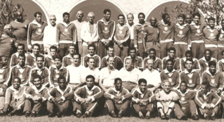 Parte dos 47 convocados e da CT do Brasil para a Copa de 66