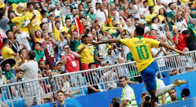 Neymar foi o homem do jogo diante do México e decidiu classificação e vitória