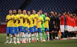Seleção brasileira perfilada antes da partida pelas quartas de final contra o Egito