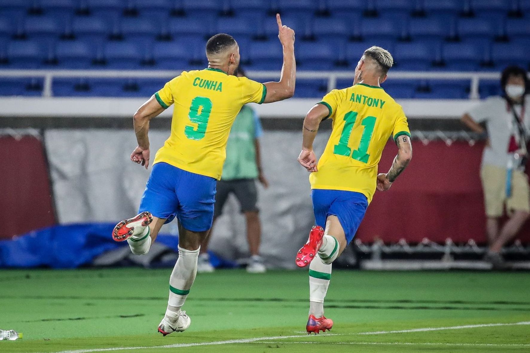 Futebol: veja imagens da final entre Brasil e Espanha em ...