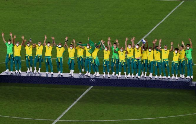 CBF homenageia campeões olímpicos em sua sede no Rio