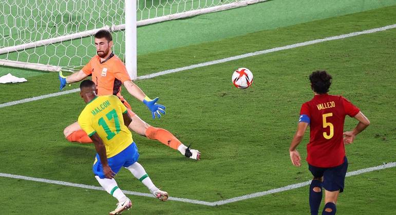 Brasil vence México nos pênaltis e tenta bi olímpico no futebol