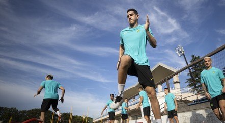 Jogadores se preparam para estreia na Olimpíada