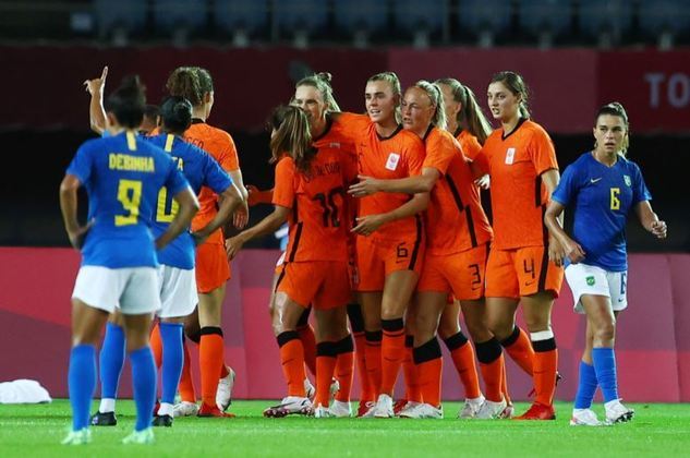 Aos 13 minutos do segundo tempo, novamente a Holanda ficou a frente do placar