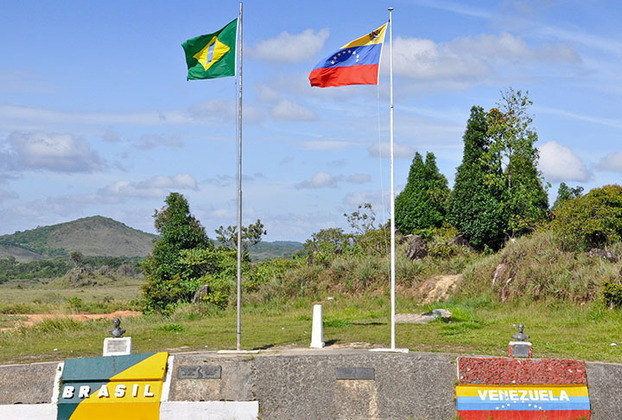 BRASIL - No Brasil, a Linha do Equador passa por uma região pouco povoada, quase fronteiriça com Venezuela, Guiana, Suriname e Guiana Francesa.  