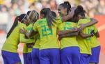 GOL DO BRASIL! Depois de uma bela jogada pela lateral, a bola sobrou no meio da área e Tamires não deixou barato! A seleção brasileira sai na frente e abre o placar na Alemanha