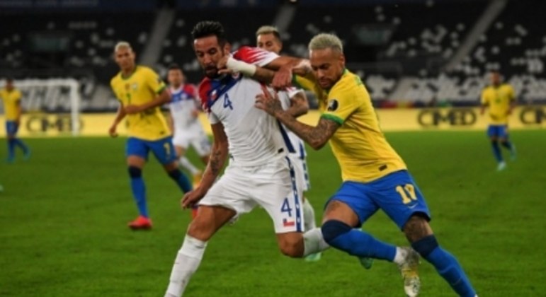 Brasil x Chile - Neymar e Isla