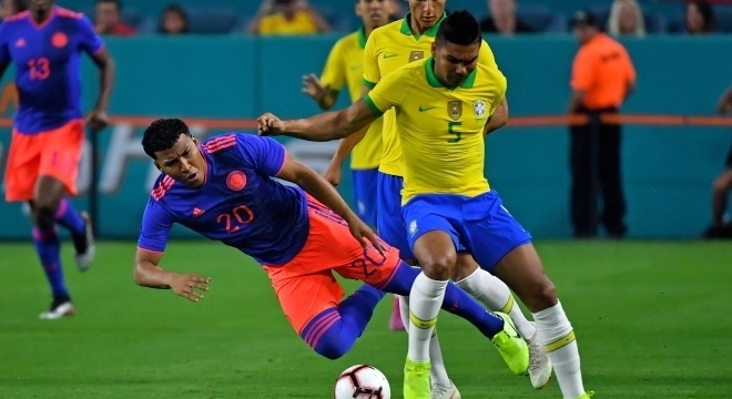 Casemiro foi sobrecarregado com a fraca marcaÃ§Ã£o de Arthur