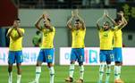 Brasileiros agradecem os mais de 60 mil torcedores que compareceram no Estádio Copa do Mundo para assistir ao amistoso entre Brasil e Coreia do Sul