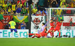 Vinícius Júnior desloca o goleiro e abre o placar para o Brasil contra a Coreia do Sul