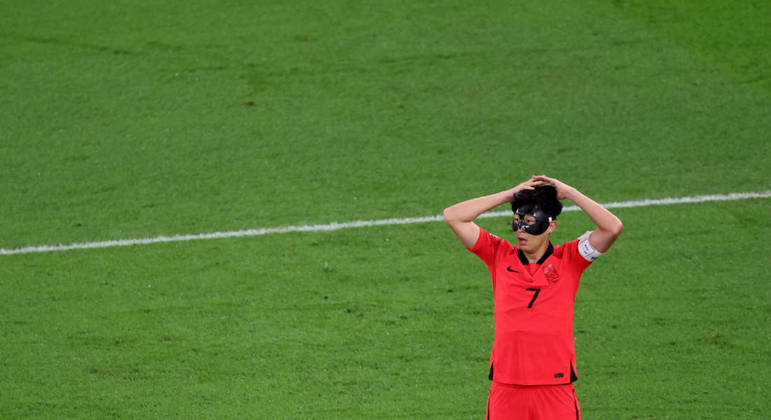 Craque da Coreia do Sul, Son parece não acreditar no resultado do primeiro tempo do jogo