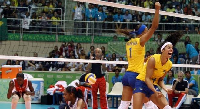 Brasil enfrenta Cuba e tenta evitar provocações de rival histórica -  06/11/2010 - UOL Esporte - Vôlei