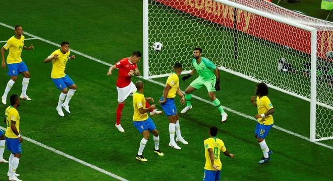 Zuber sobe de cabeça para empatar o jogo contra o Brasil