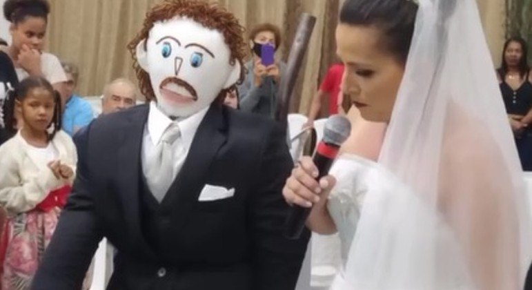 A cerimônia contou com a presença de 250 convidados