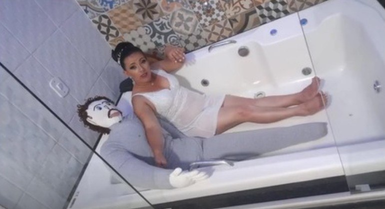 Com direito à lua de mel em uma casa de praia no Rio de Janeiro