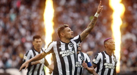 Botafogo vai virar o turno como líder do Brasileirão